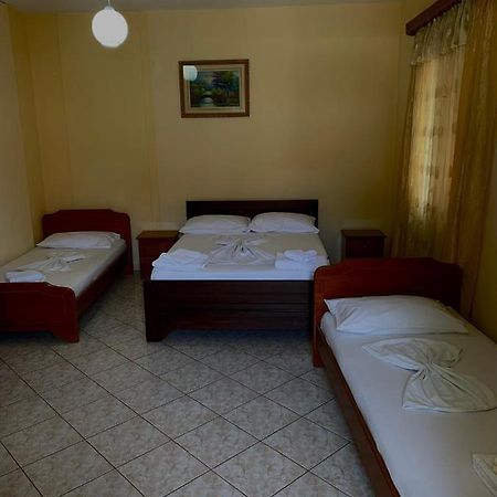 Ava'S Guesthouse Ksamil Bagian luar foto