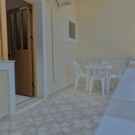 Ava'S Guesthouse Ksamil Bagian luar foto