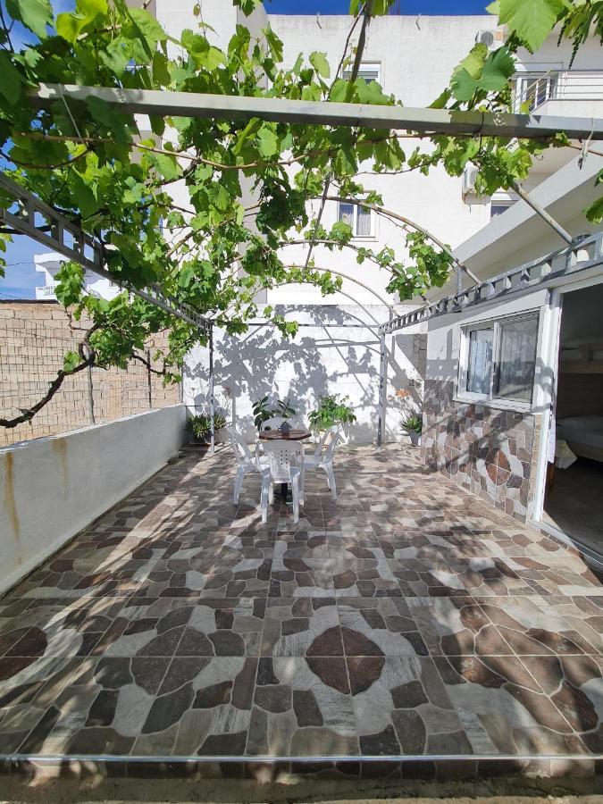 Ava'S Guesthouse Ksamil Bagian luar foto