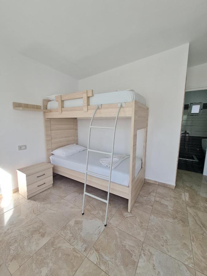 Ava'S Guesthouse Ksamil Bagian luar foto