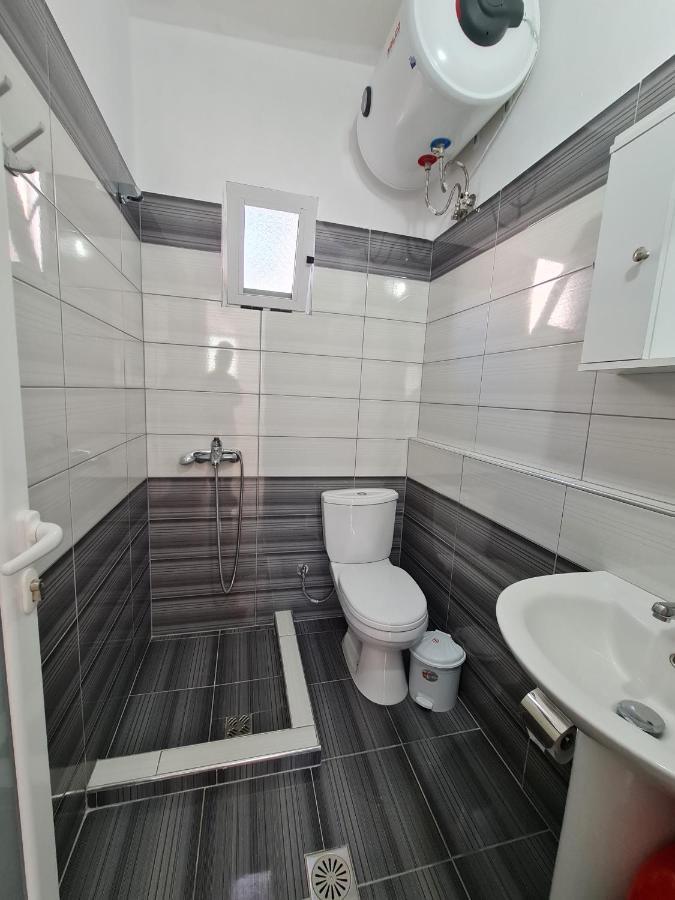 Ava'S Guesthouse Ksamil Bagian luar foto
