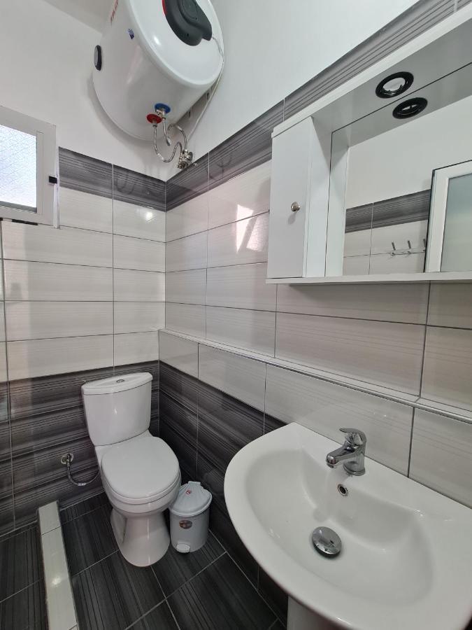 Ava'S Guesthouse Ksamil Bagian luar foto