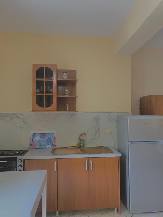 Ava'S Guesthouse Ksamil Bagian luar foto